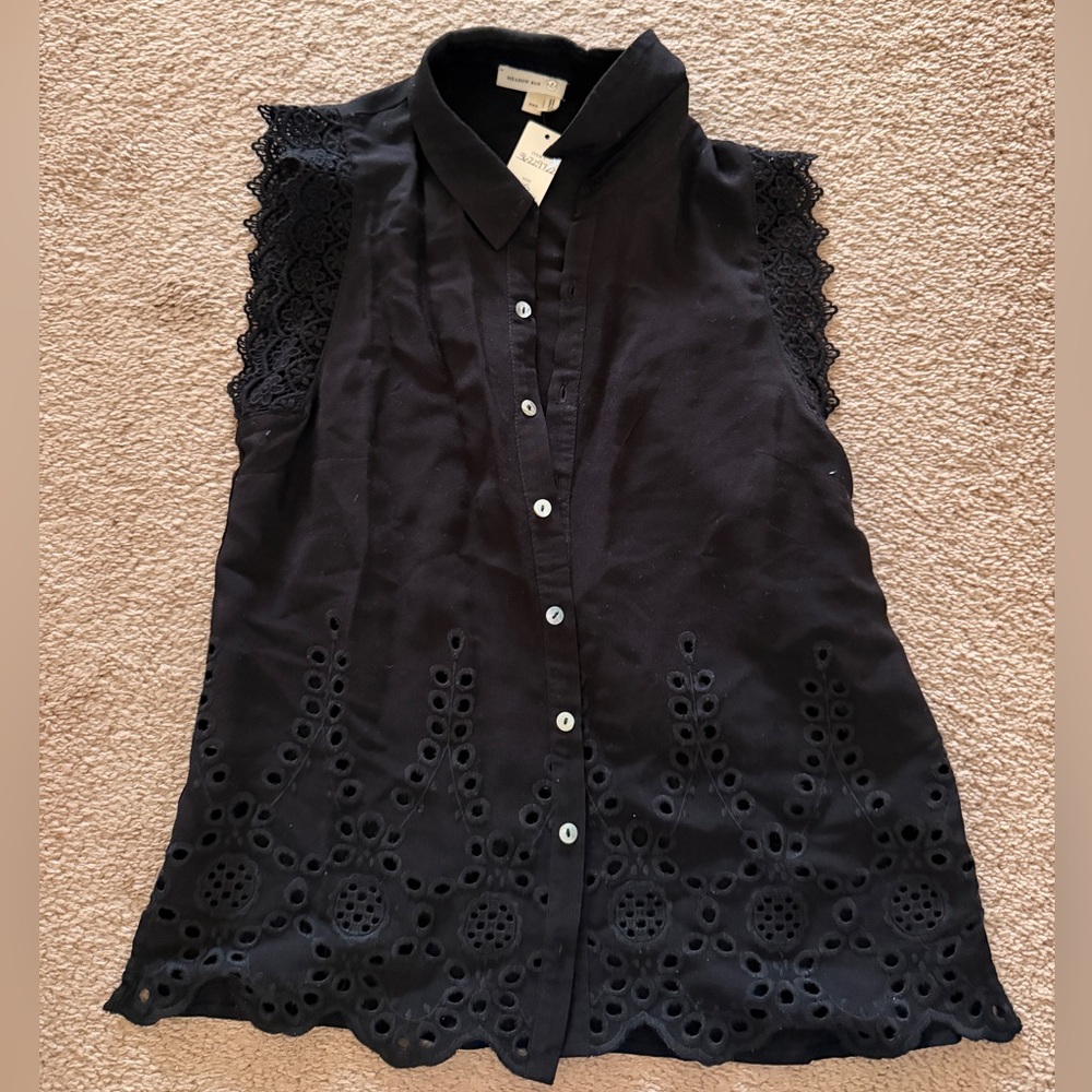 Sleeveless Eyelet Button-Front Top - Black